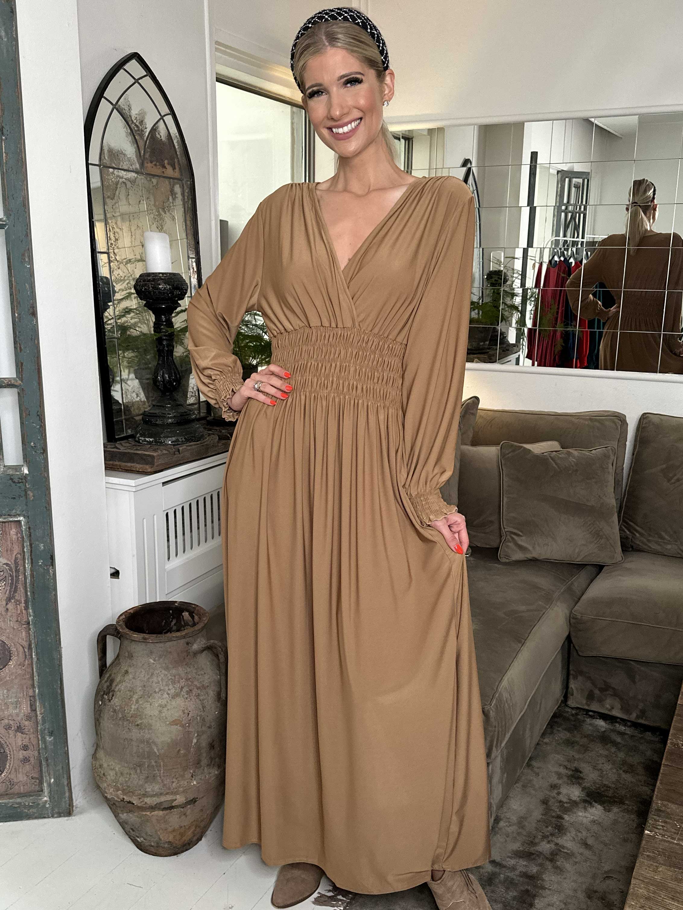 Pams Plain L/S - Elastisk kjole med smock og lange ærmer